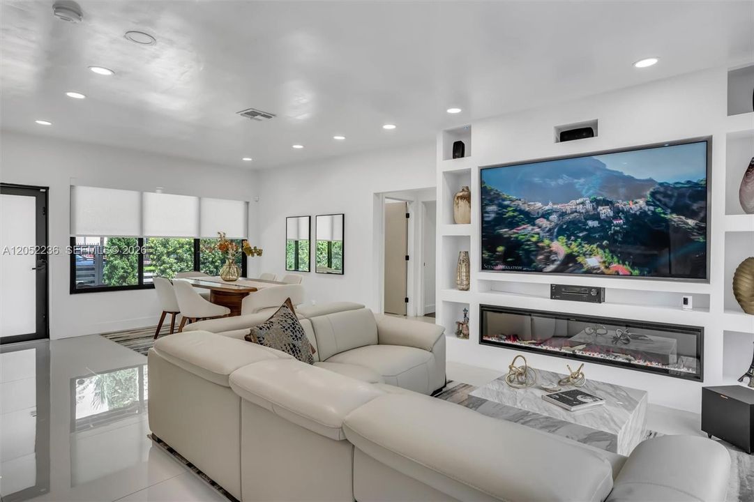 For Rent: $7,200 (3 beds, 3 baths, 1700 Square Feet)