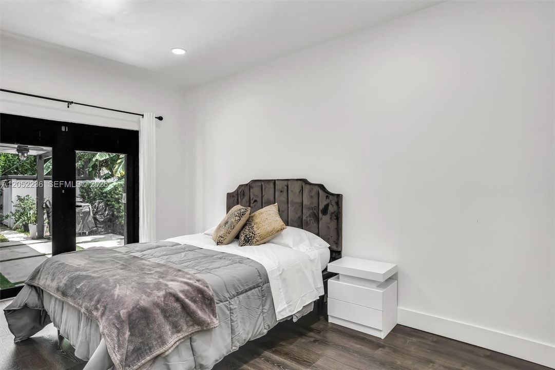 For Rent: $7,200 (3 beds, 3 baths, 1700 Square Feet)