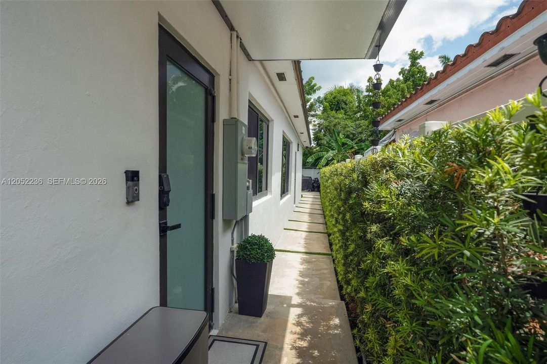 For Rent: $7,200 (3 beds, 3 baths, 1700 Square Feet)