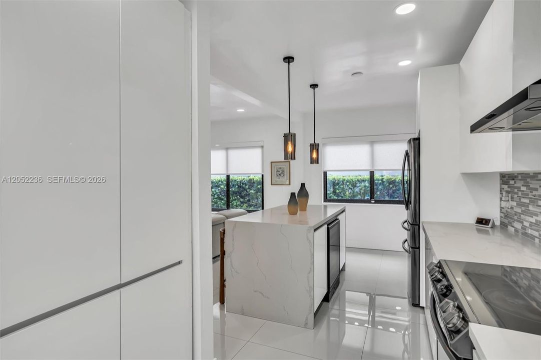 For Rent: $7,200 (3 beds, 3 baths, 1700 Square Feet)