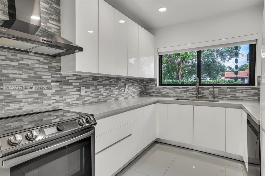 For Rent: $7,200 (3 beds, 3 baths, 1700 Square Feet)