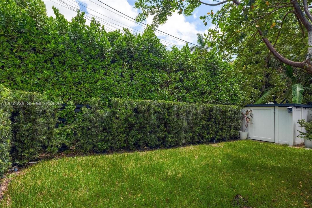 For Rent: $7,200 (3 beds, 3 baths, 1700 Square Feet)