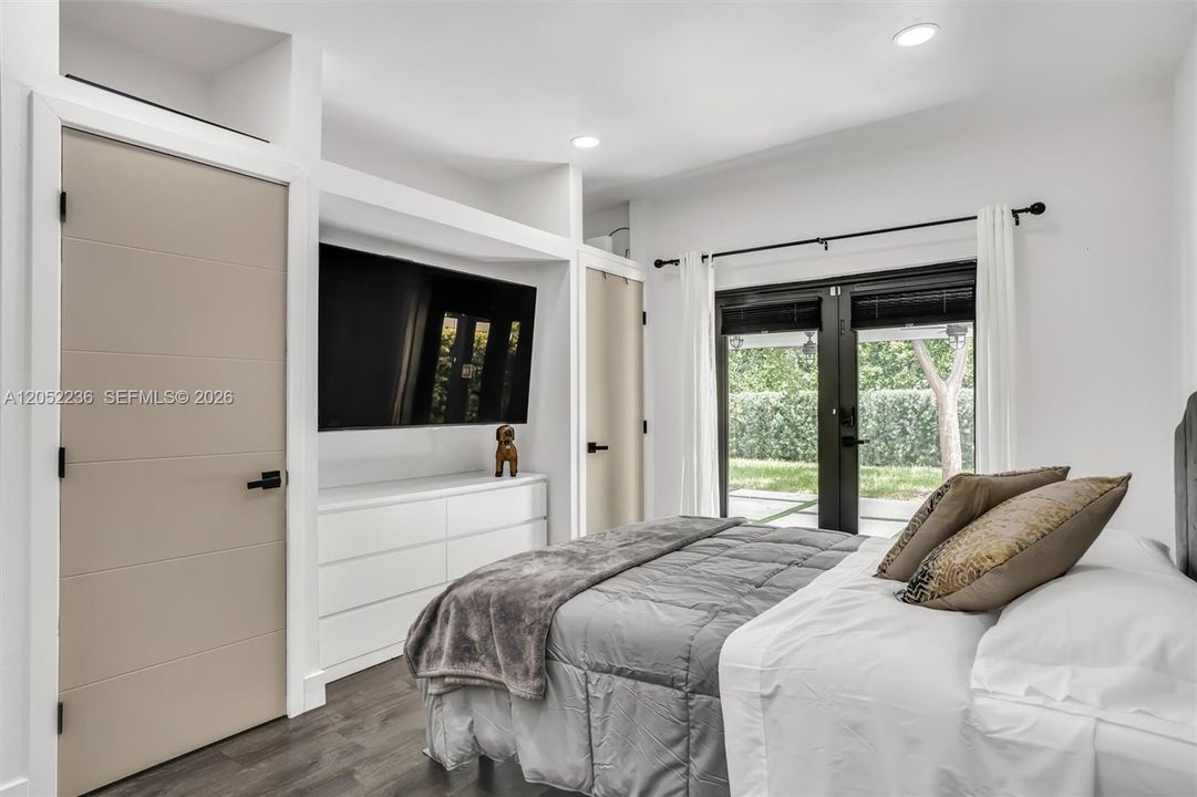 For Rent: $7,200 (3 beds, 3 baths, 1700 Square Feet)