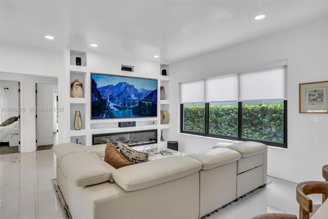 For Rent: $7,200 (3 beds, 3 baths, 1700 Square Feet)
