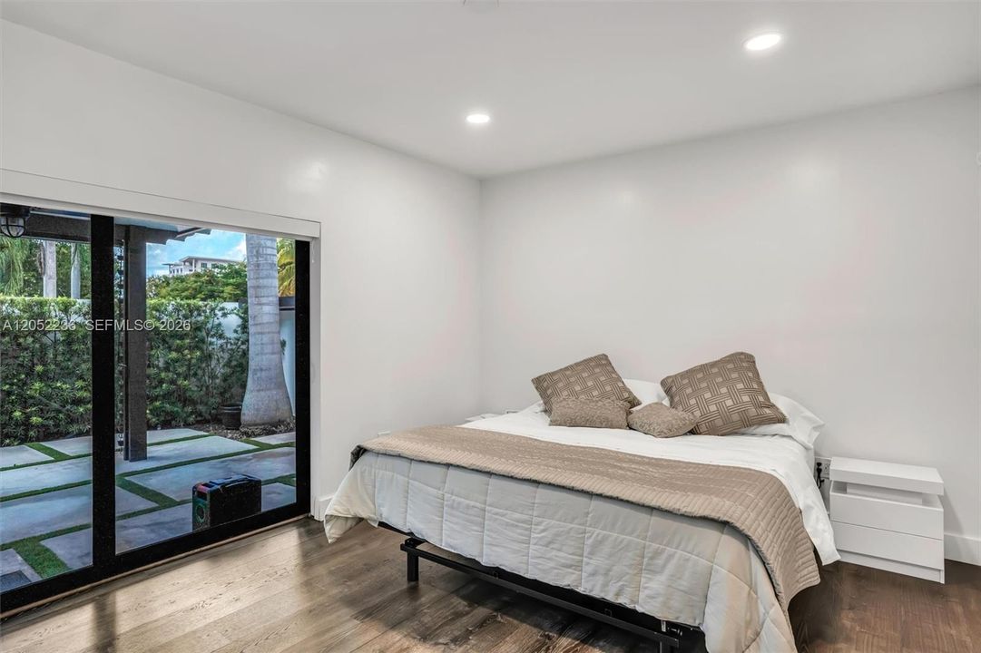 For Rent: $7,200 (3 beds, 3 baths, 1700 Square Feet)