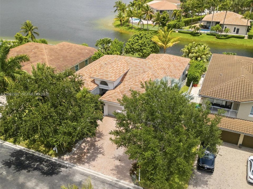 For Sale: $949,900 (5 beds, 3 baths, 2982 Square Feet)