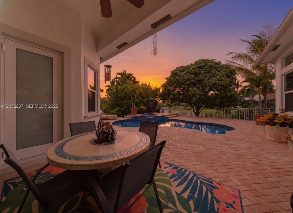 For Sale: $949,900 (5 beds, 3 baths, 2982 Square Feet)