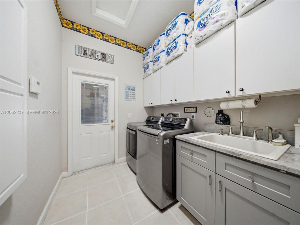 For Sale: $949,900 (5 beds, 3 baths, 2982 Square Feet)
