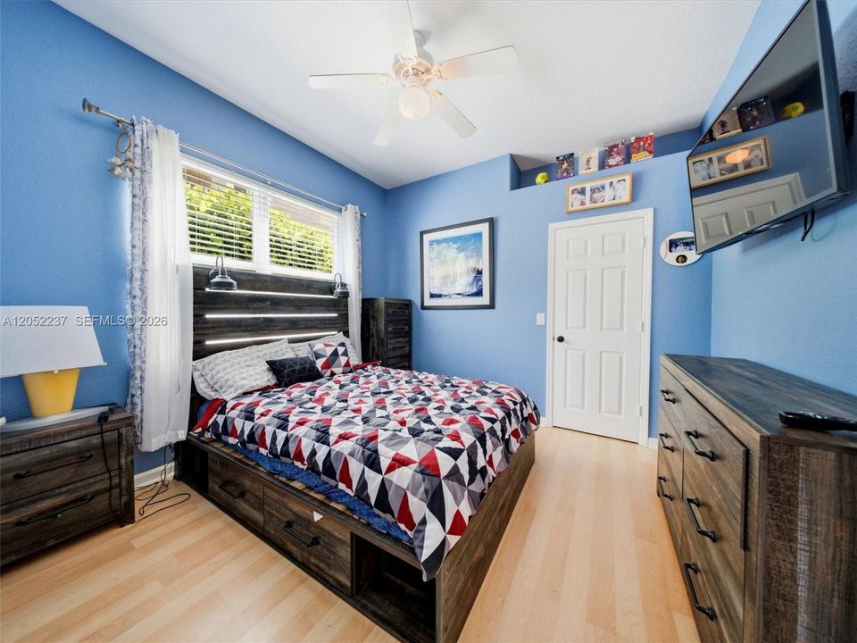 For Sale: $949,900 (5 beds, 3 baths, 2982 Square Feet)
