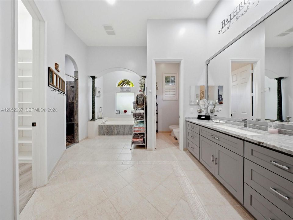 For Sale: $949,900 (5 beds, 3 baths, 2982 Square Feet)