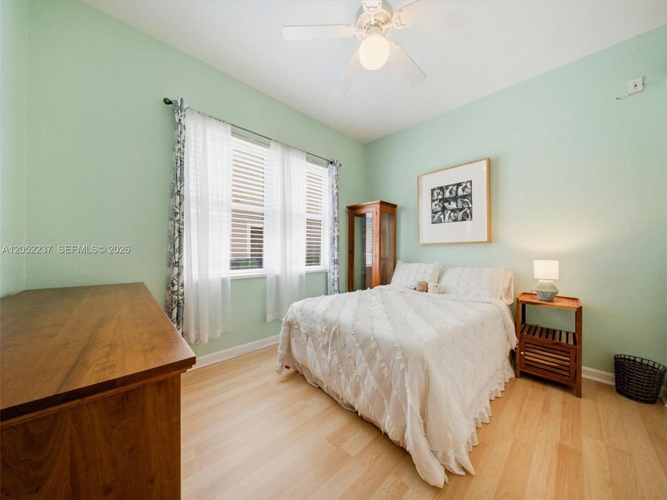 For Sale: $949,900 (5 beds, 3 baths, 2982 Square Feet)