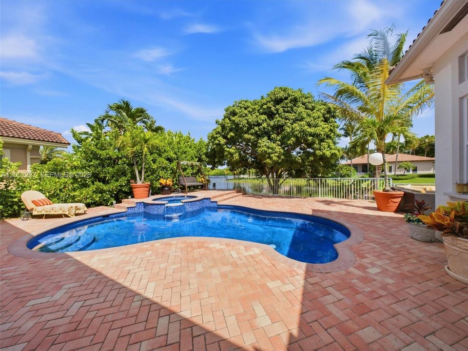 For Sale: $949,900 (5 beds, 3 baths, 2982 Square Feet)