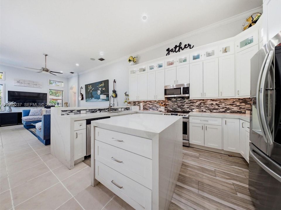 For Sale: $949,900 (5 beds, 3 baths, 2982 Square Feet)