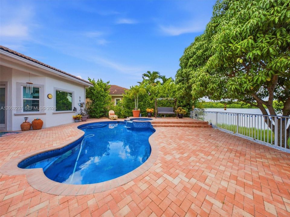 For Sale: $949,900 (5 beds, 3 baths, 2982 Square Feet)