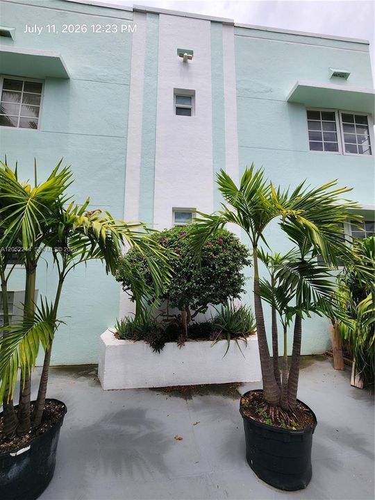 For Rent: $2,300 (1 beds, 1 baths, 825 Square Feet)