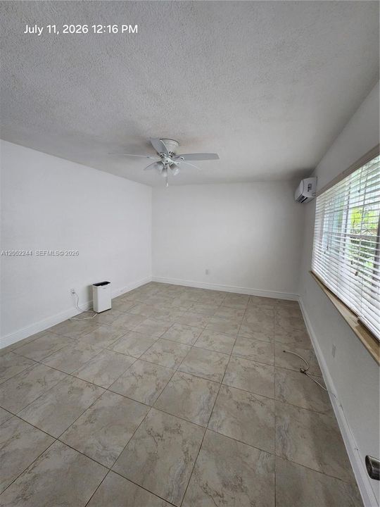 For Rent: $2,300 (1 beds, 1 baths, 825 Square Feet)