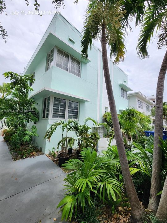 For Rent: $2,300 (1 beds, 1 baths, 825 Square Feet)