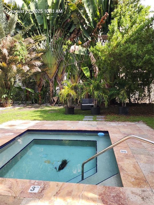 For Rent: $2,300 (1 beds, 1 baths, 825 Square Feet)