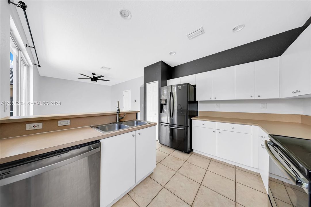 En Venta: $455,000 (3 camas, 2 baños, 1693 Pies cuadrados)