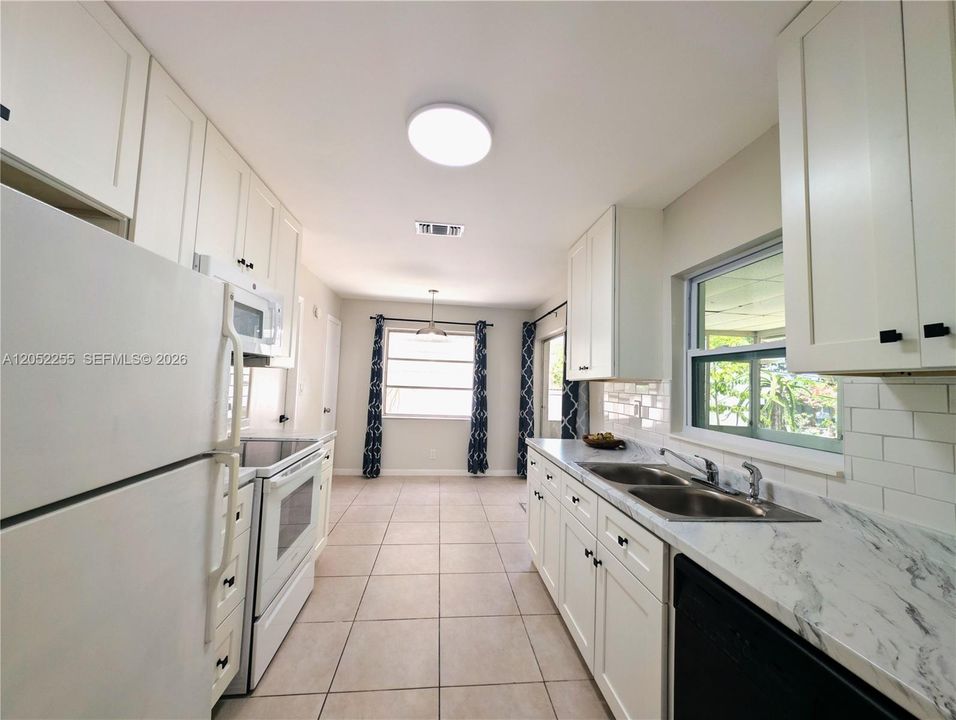 В аренду: $2,800 (2 спален, 2 ванн, 1084 Квадратных фут)