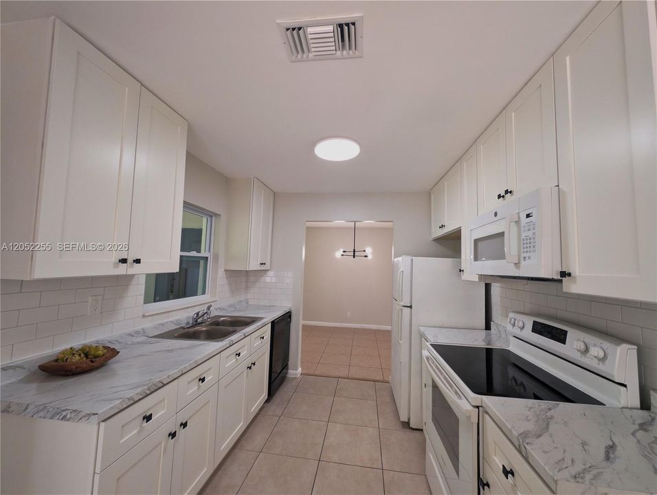 В аренду: $2,800 (2 спален, 2 ванн, 1084 Квадратных фут)