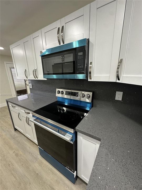 На продажу: $219,500 (2 спален, 1 ванн, 953 Квадратных фут)