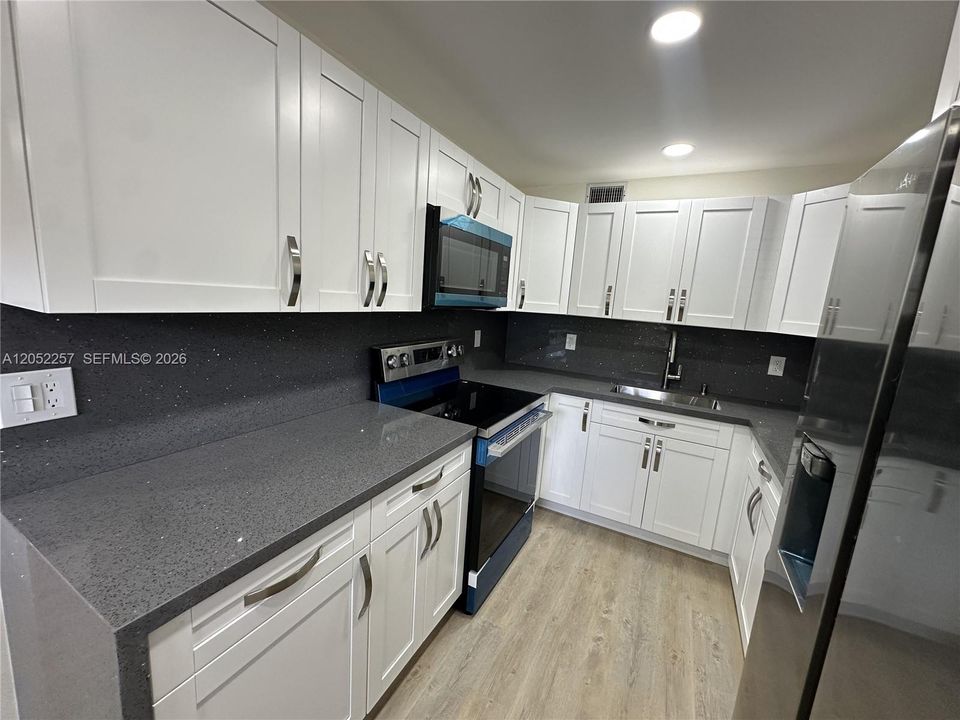 На продажу: $219,500 (2 спален, 1 ванн, 953 Квадратных фут)