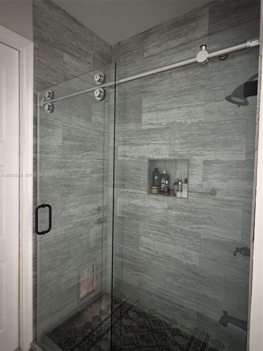 Active With Contract: $6,000 (4 beds, 3 baths, 2830 Square Feet)