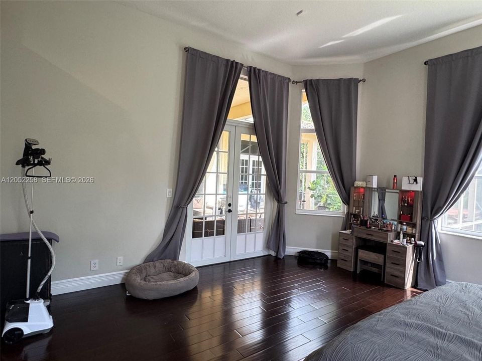 Active With Contract: $6,000 (4 beds, 3 baths, 2830 Square Feet)