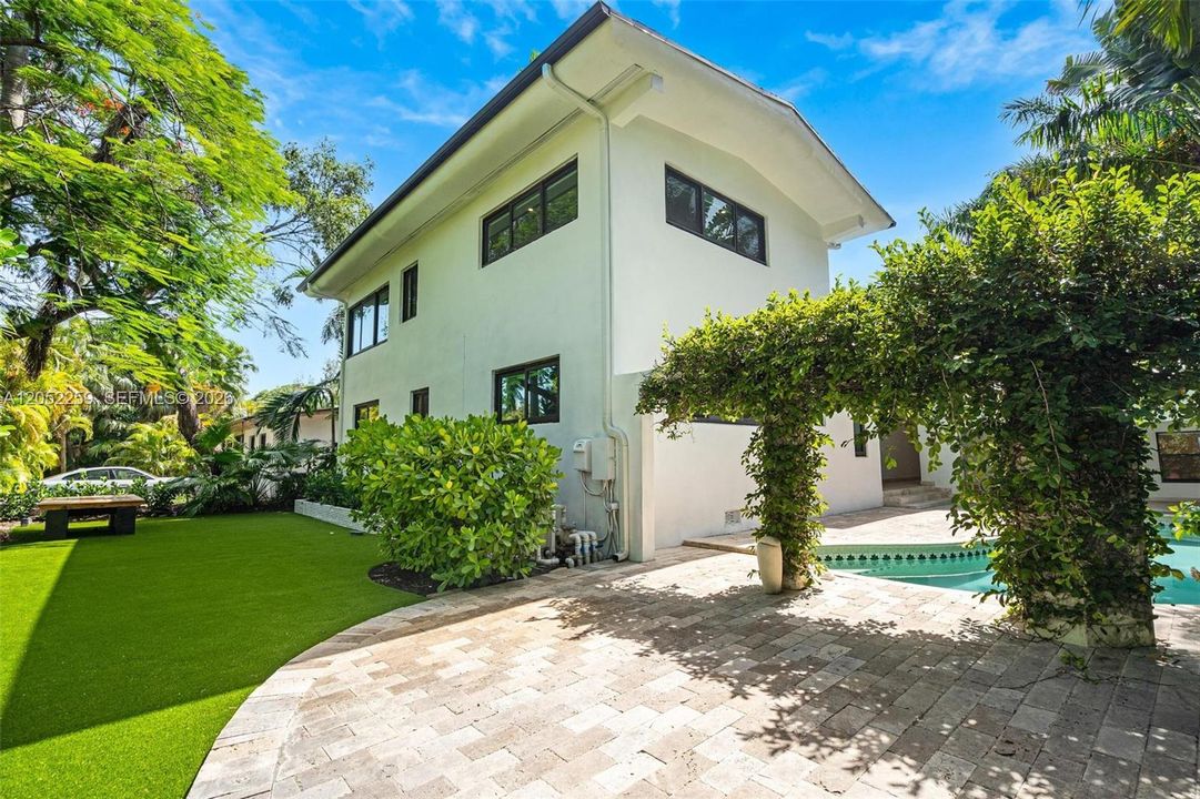 Lush tropical side garden with expansive lawn