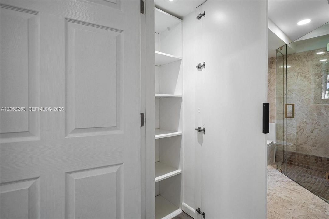 Shared full bathroom for two first-floor bedrooms
