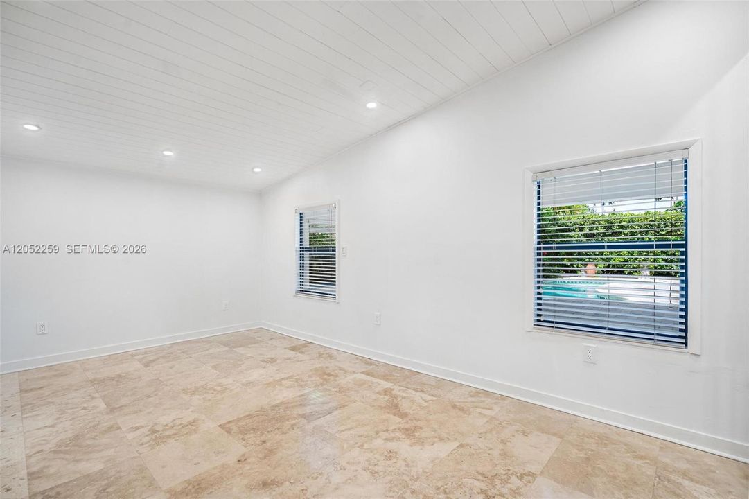 Guest wing bathroom overlooking the pool
