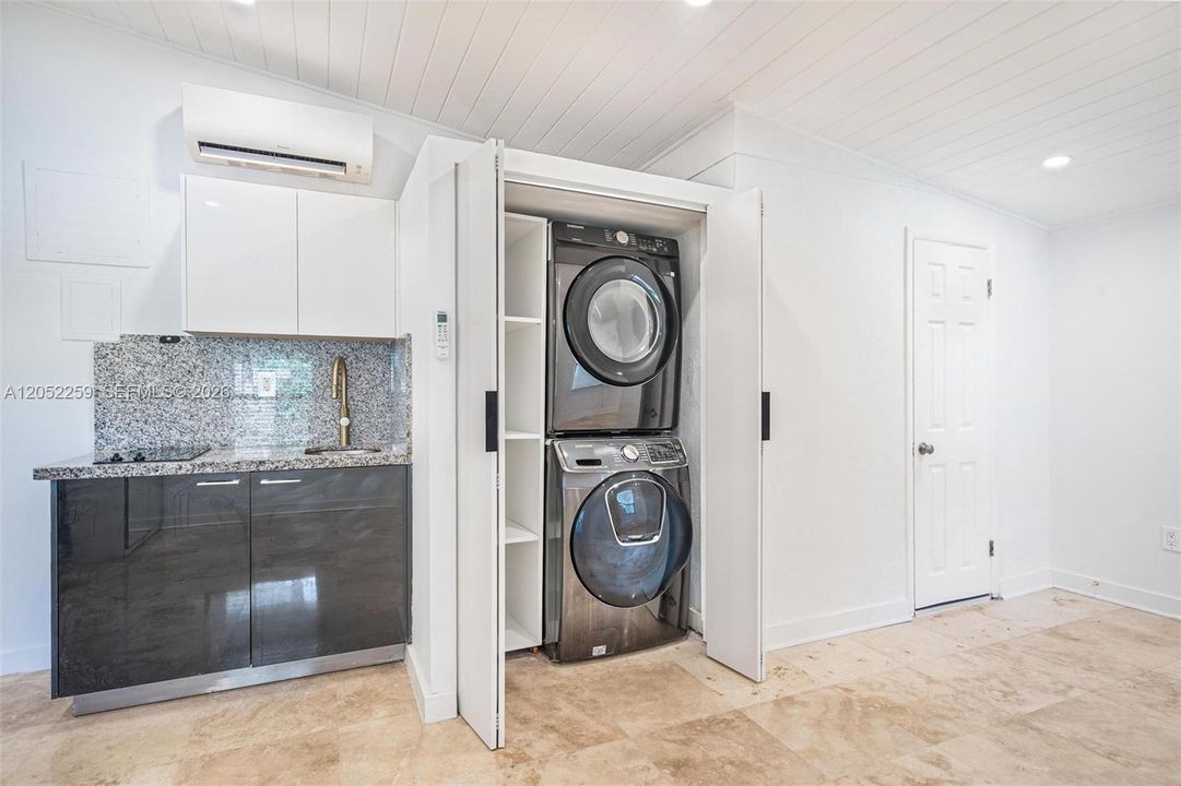 uest wing kitchenette