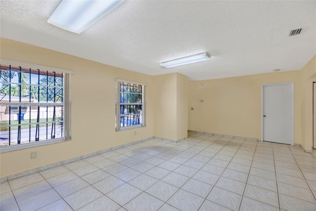 For Rent: $3,350 (3 beds, 2 baths, 1400 Square Feet)