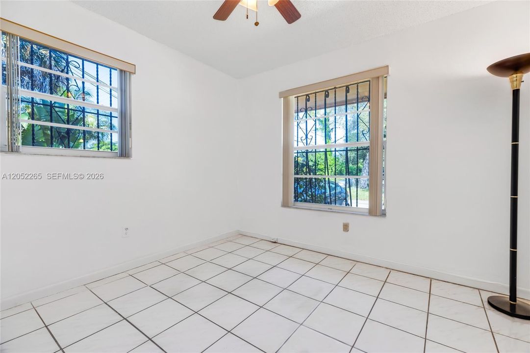 For Rent: $3,350 (3 beds, 2 baths, 1400 Square Feet)