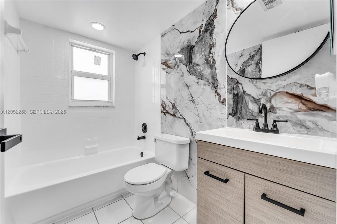 For Sale: $218,000 (2 beds, 2 baths, 832 Square Feet)