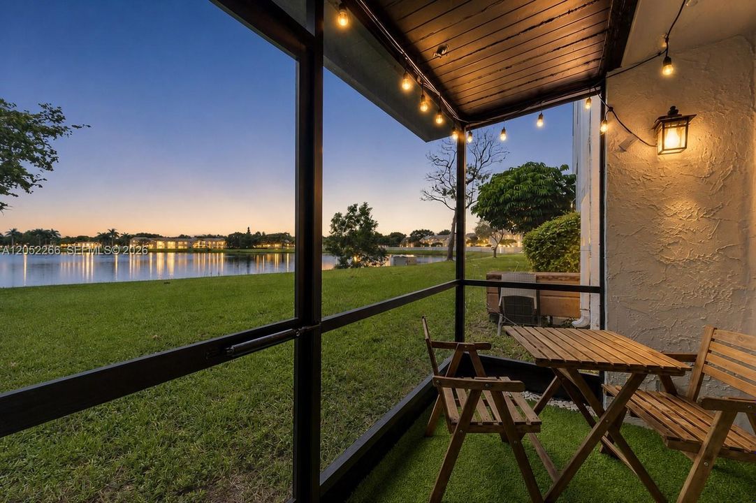 For Sale: $218,000 (2 beds, 2 baths, 832 Square Feet)