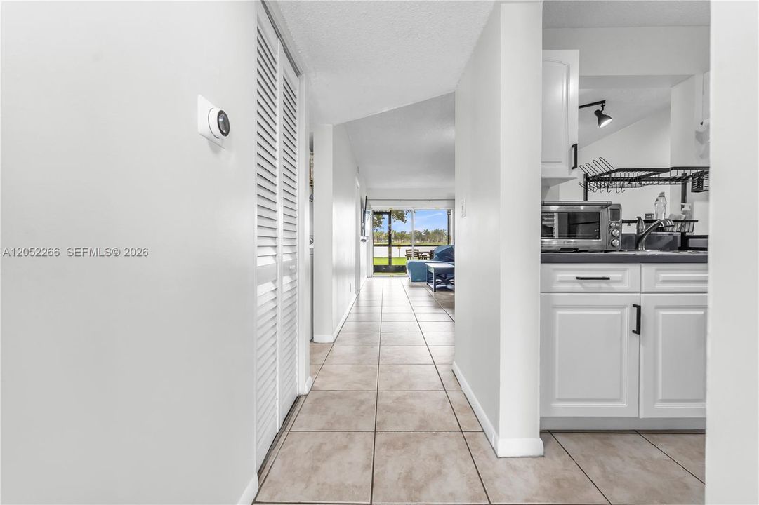 For Sale: $218,000 (2 beds, 2 baths, 832 Square Feet)