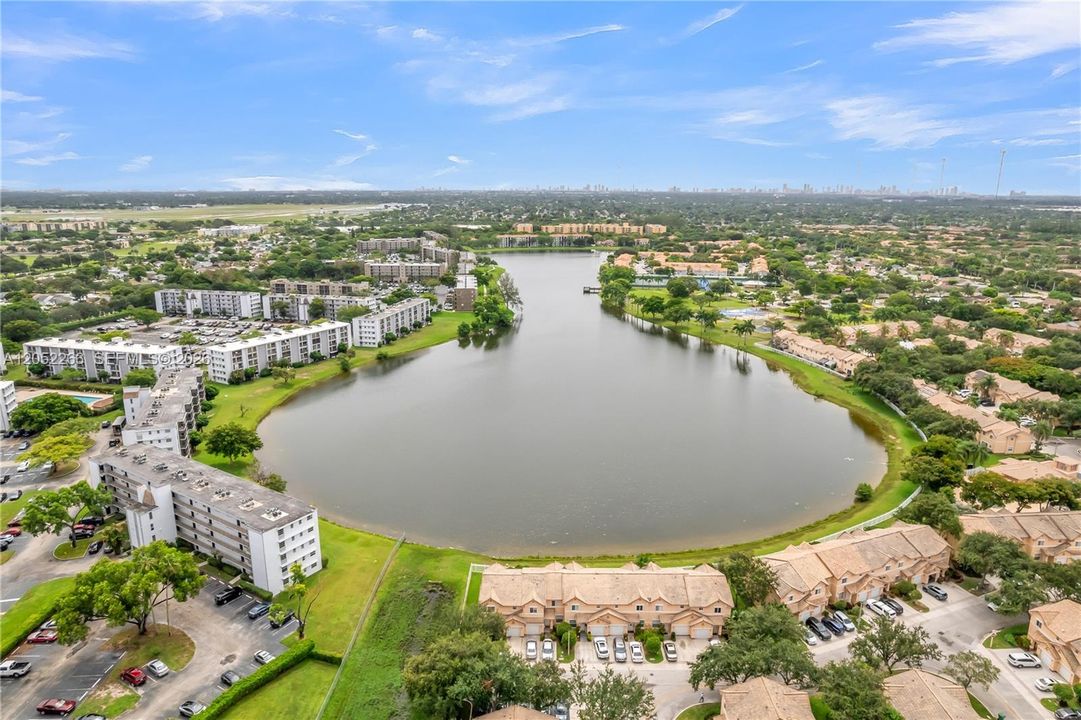 For Sale: $218,000 (2 beds, 2 baths, 832 Square Feet)