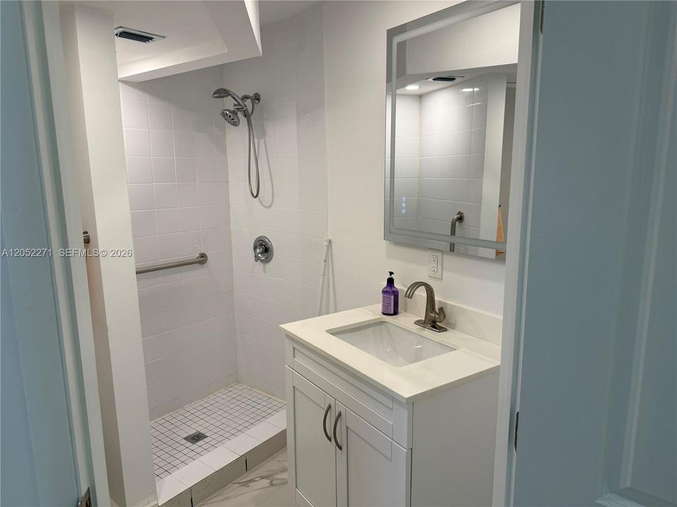 En Renta: $5,000 (3 camas, 3 baños, 2016 Pies cuadrados)