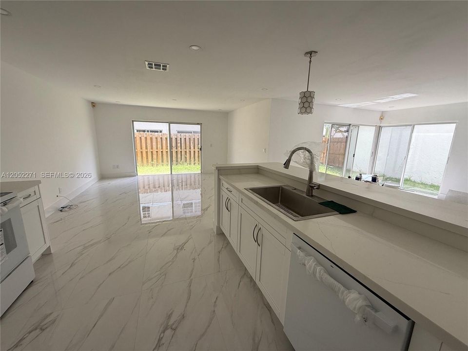 En Renta: $5,000 (3 camas, 3 baños, 2016 Pies cuadrados)