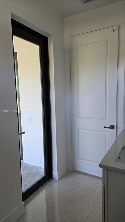 Lanai Access to 3rd FULL Bath