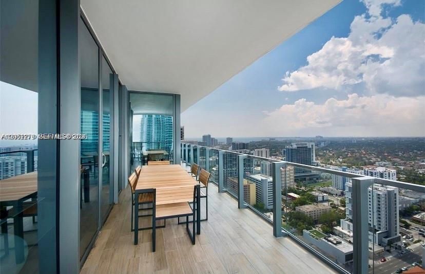 For Rent: $9,200 (3 beds, 3 baths, 1664 Square Feet)