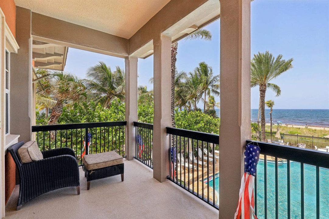 Community Room/Balcony