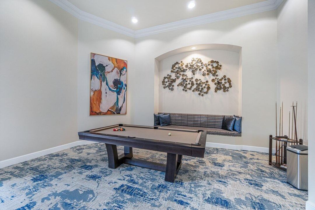 BILLARDS