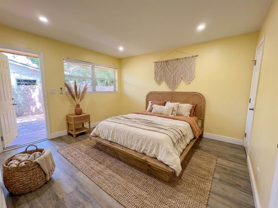 Bedroom Private Entrance