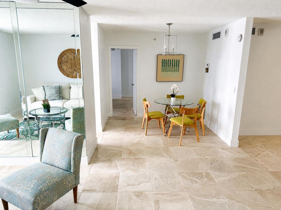 Dining Room 1002