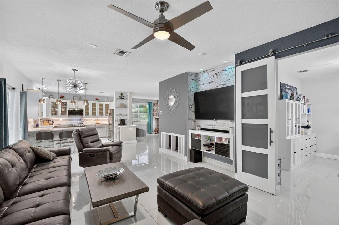 F/R office entry