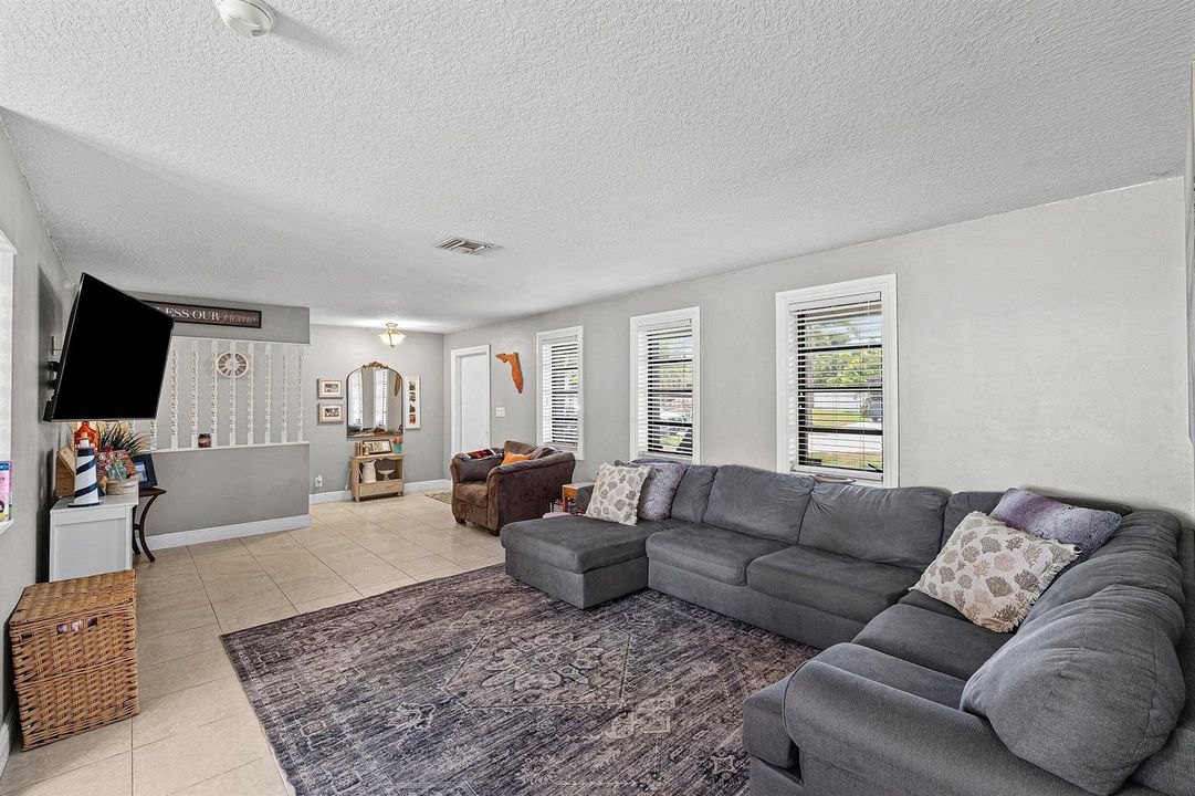 009-348SandpiperAvenue-RoyalPalmBeach-FL