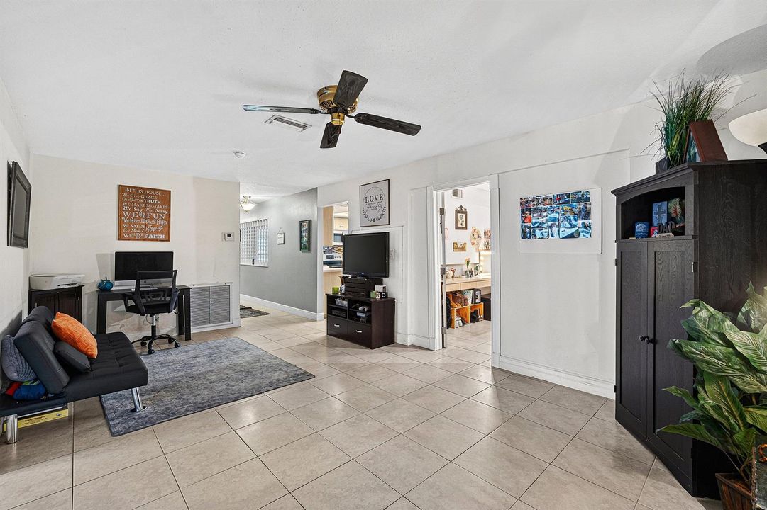 011-348SandpiperAvenue-RoyalPalmBeach-FL